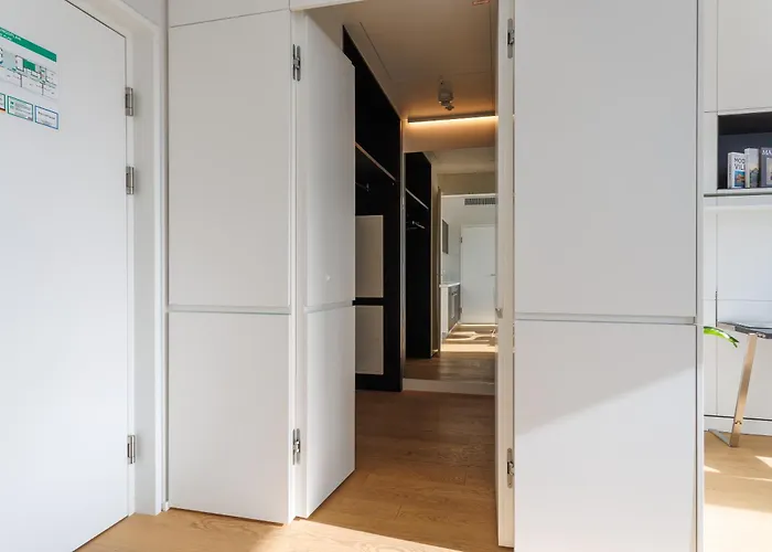 Penthouse-flair With Skyline-view *