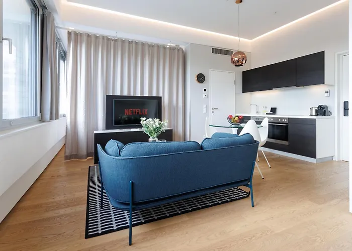 Penthouse-flair With Skyline-view