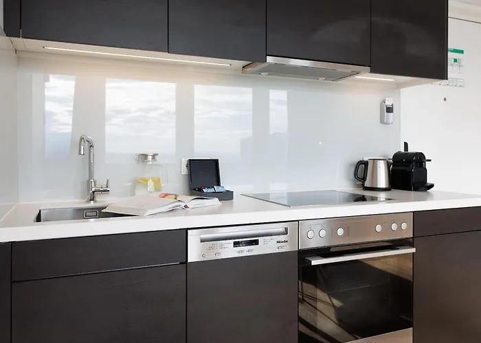 Penthouse-flair With Skyline-view *