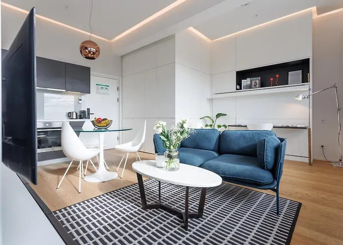 Penthouse-flair With Skyline-view *
